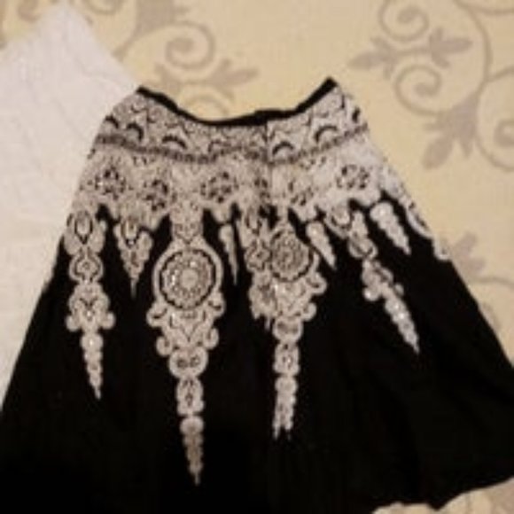 Gorgeous boho style skirt-27 inches long - Picture 1 of 4
